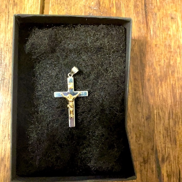 ❌SOLD❌Sterling silver with 14k gold crucifix - Picture 2 of 5